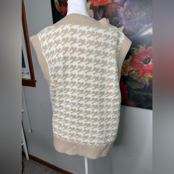Abercrombie & Fitch NWOT Cropped Fuzzy Soft Sweater Vest Houndstooth Tan Size M - Picture 6 of 10